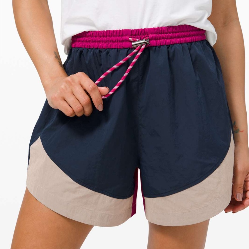 nylon Lululemon shorts size 4. Evergreen short-ripened raspberry and cafe